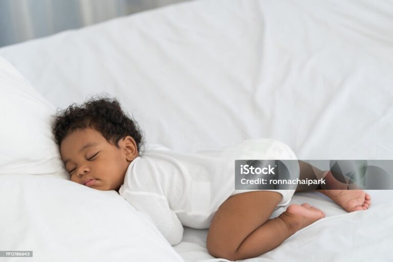 Le rythme de sommeil des bébés : conseils pour les jeunes parents